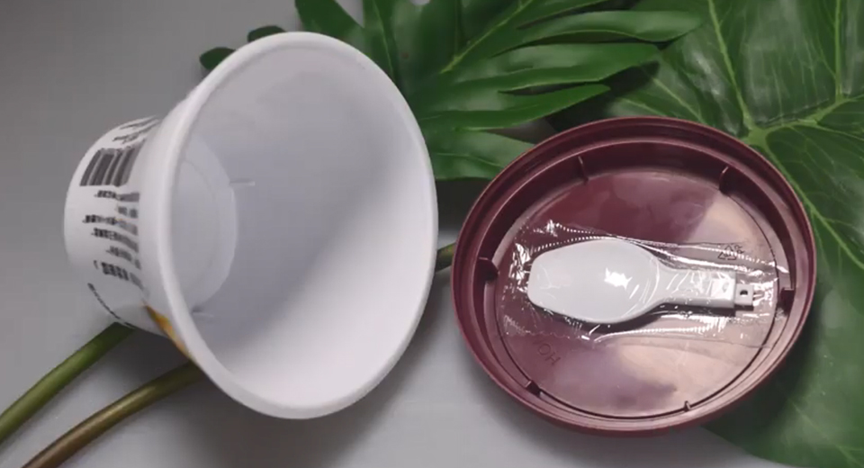 100g Plastic Shrinkage Film Yogurt Cup With Lid And Spoon Producing Video