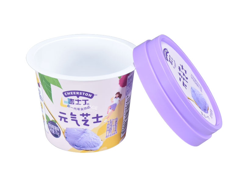 3oz plastic yogurt cup with lid and spoon 2